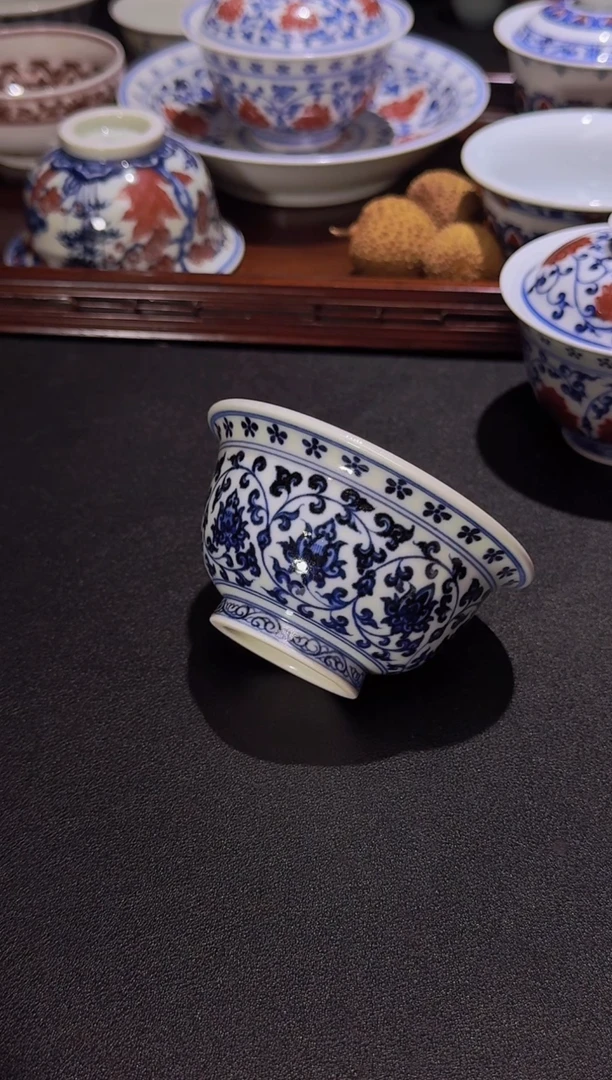 仿明永乐青花缠枝莲压手杯
