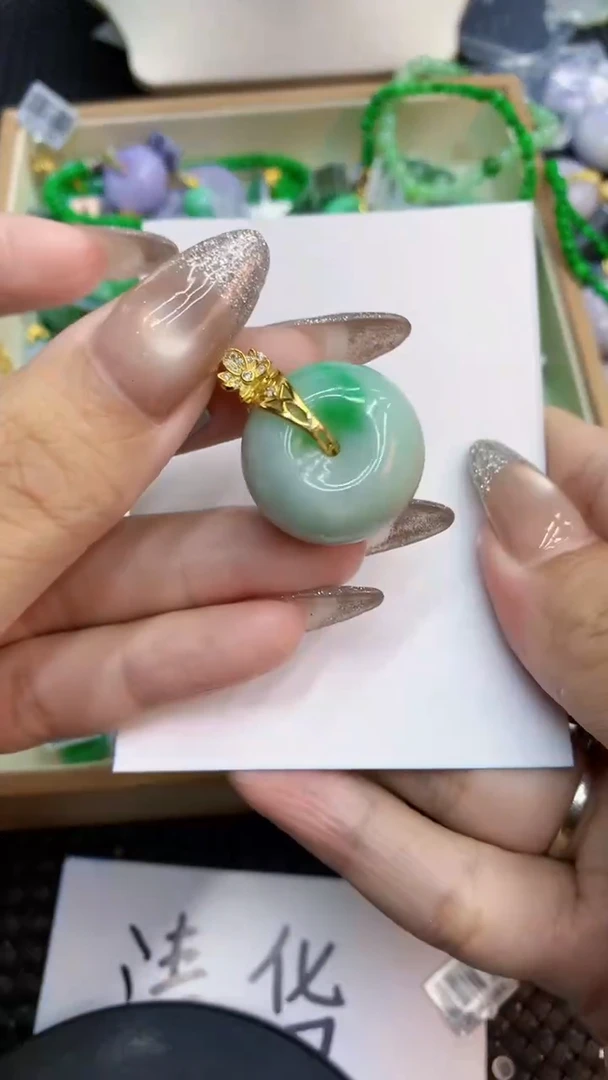 颈饰未镶嵌翡翠1