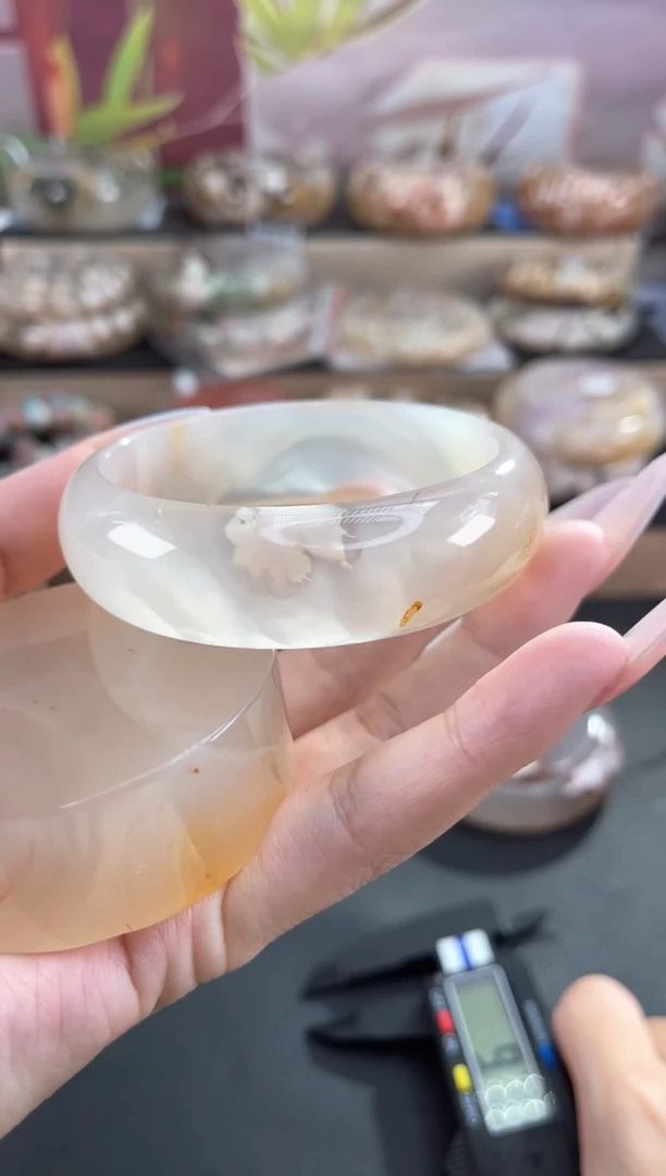 未镶嵌手镯石英质玉59