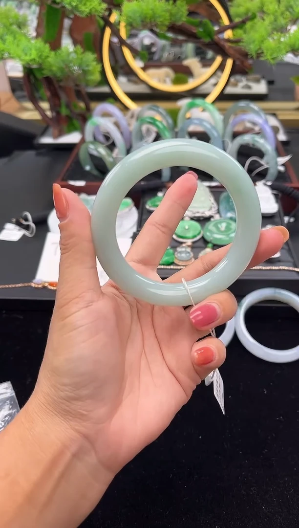 未镶嵌手镯翡翠手镯