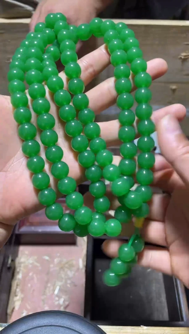 和田玉未镶嵌颈饰苹果绿108颗项链