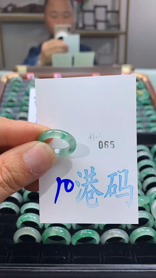 未镶嵌戒圈石英质玉非洲翠