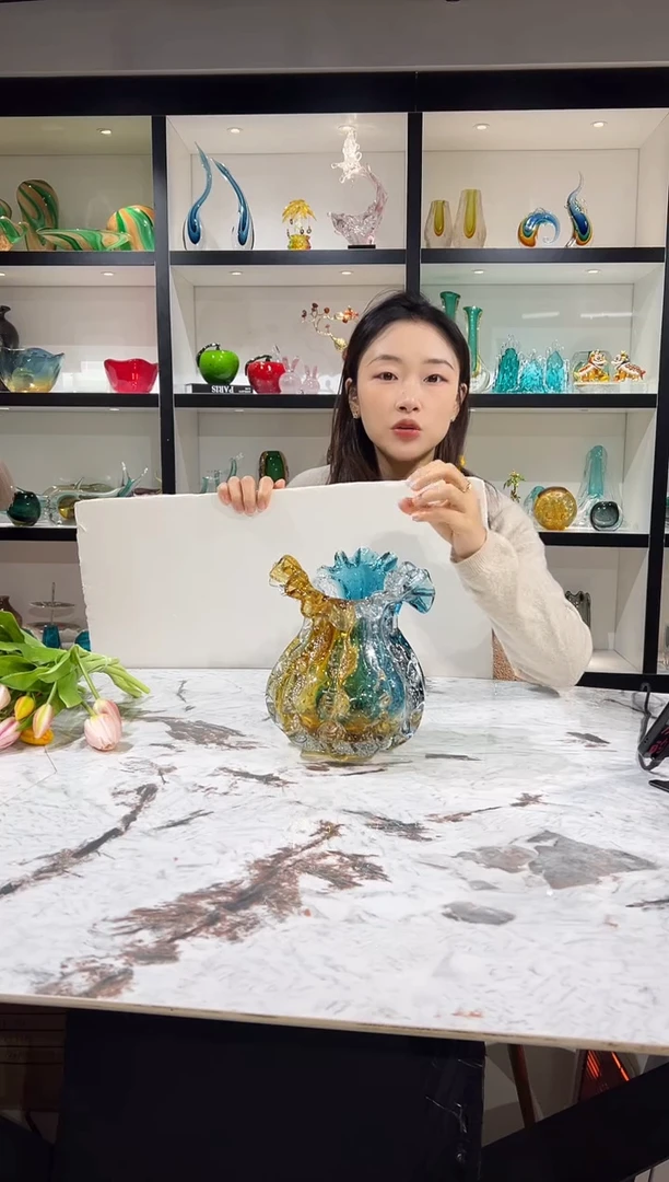 渐变钱袋琉璃花瓶