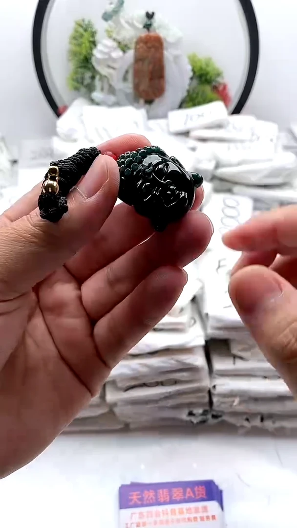 翡翠未镶嵌颈饰佛头【品质一般介意慎拍】