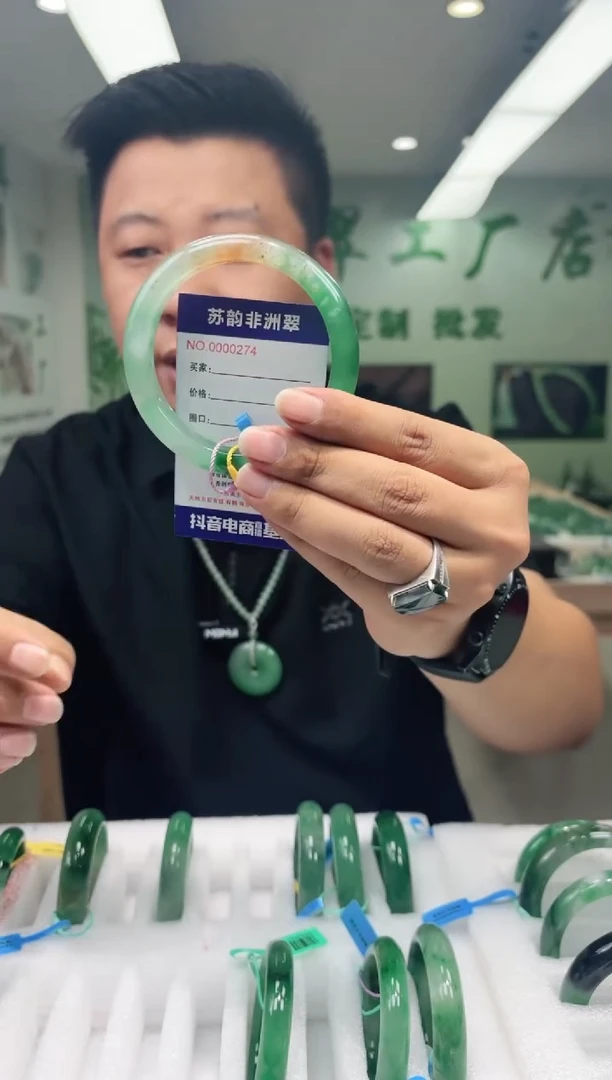 石英质玉手镯未镶嵌64