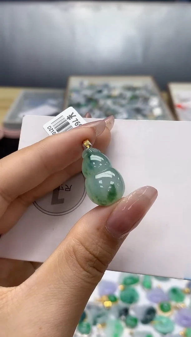 颈饰18K金镶嵌翡翠天然缅甸a货翡翠百元以上9元证书费自理