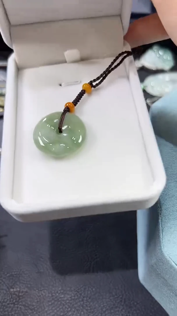 翡翠未镶嵌吊坠(不含链)平安扣