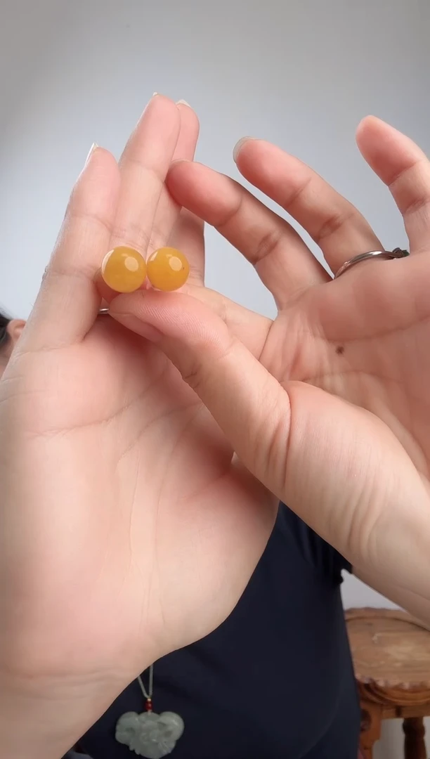 蜜蜡银S925镶嵌耳饰鸡油黄蜜蜡圆珠卡10耳钉