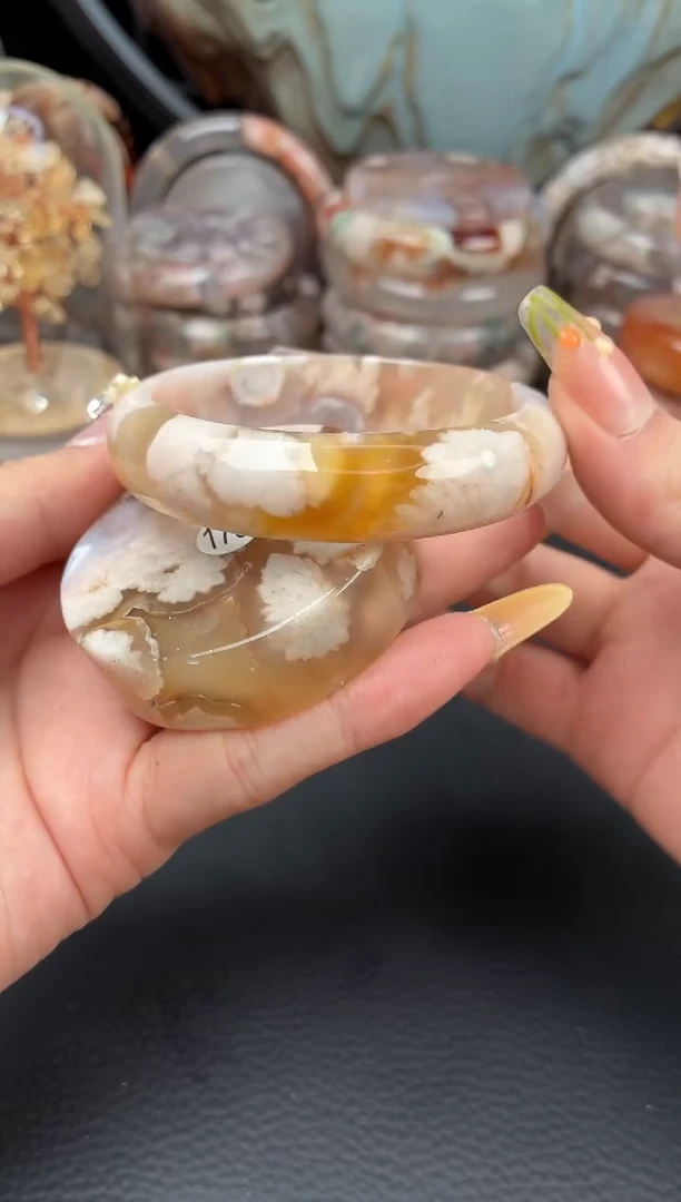 未镶嵌手镯（圆镯）石英岩玉55