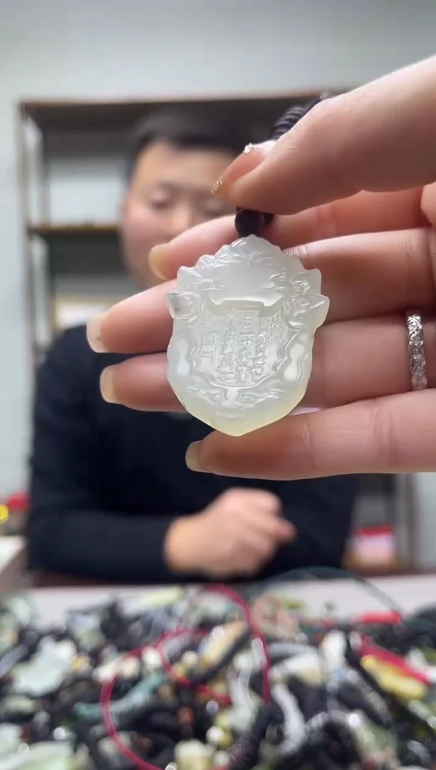 未镶嵌岫玉吊坠·