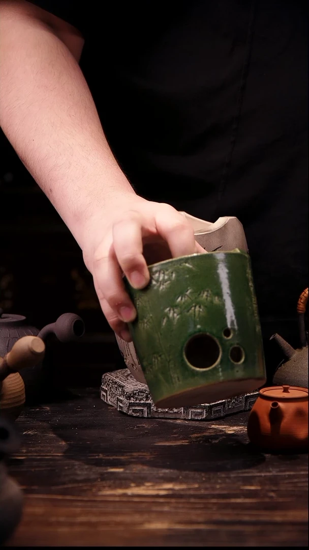 纯手工翡翠绿雕刻炉