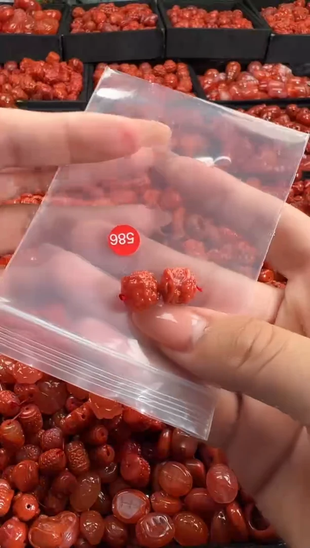 南红玛瑙未镶嵌颈饰1