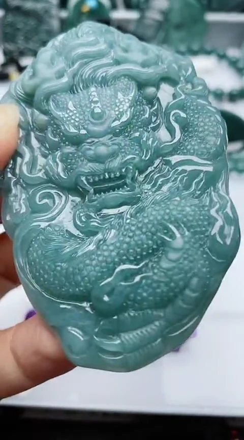 翡翠未镶嵌颈饰