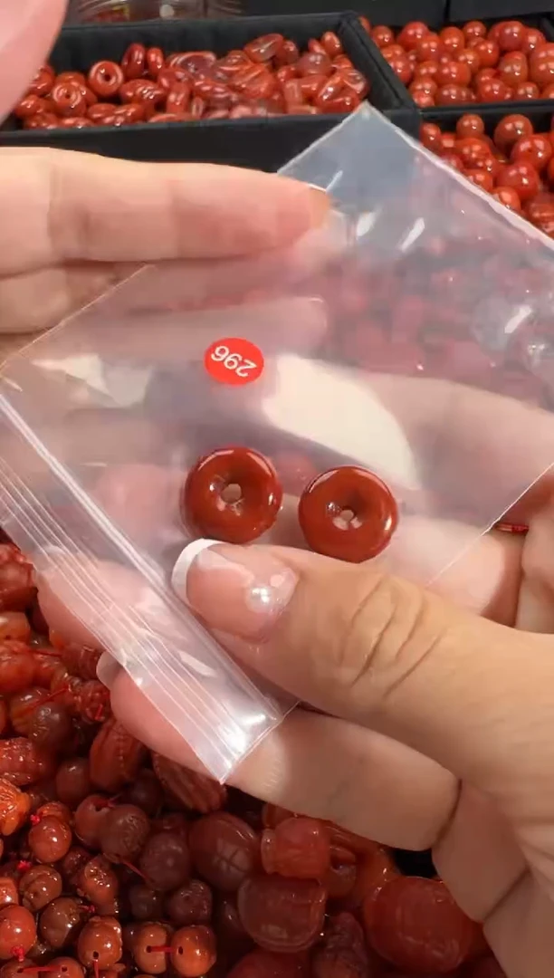 颈饰未镶嵌南红玛瑙1