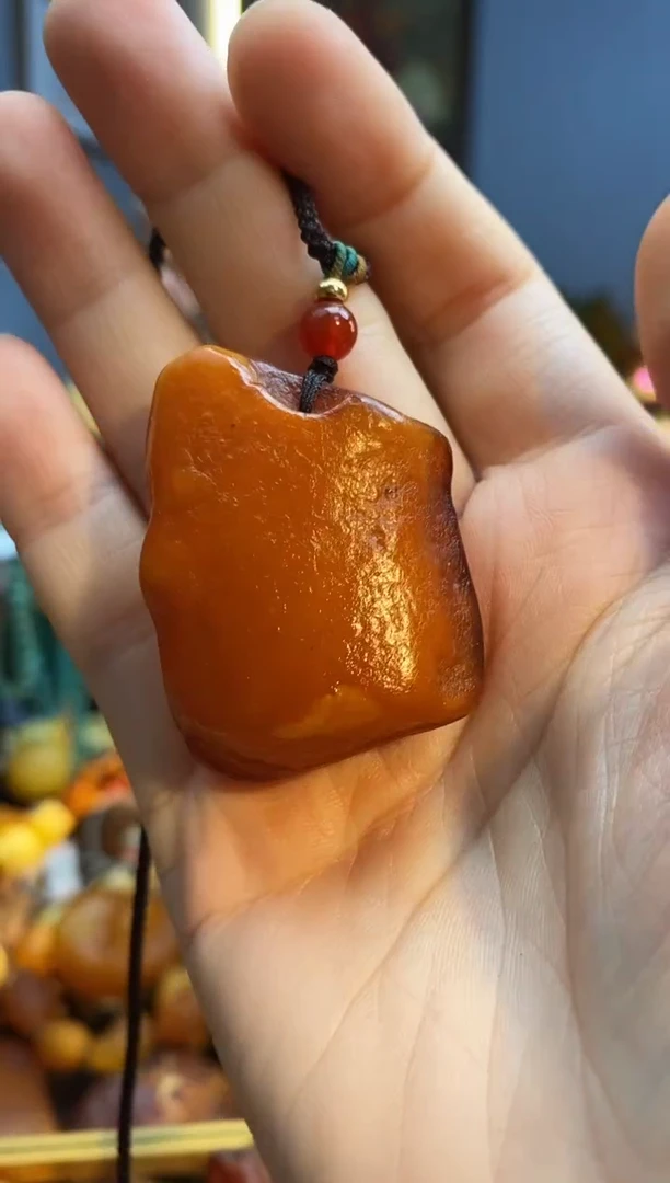 未镶嵌颈饰琥珀吊坠