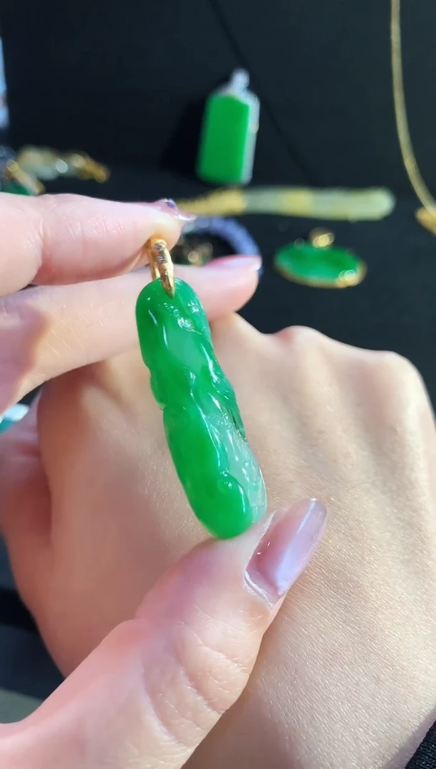 【闪购商品】翡翠颈饰18K金镶嵌吊坠