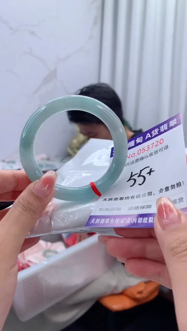 翡翠手镯未镶嵌有纹，完美者勿拍