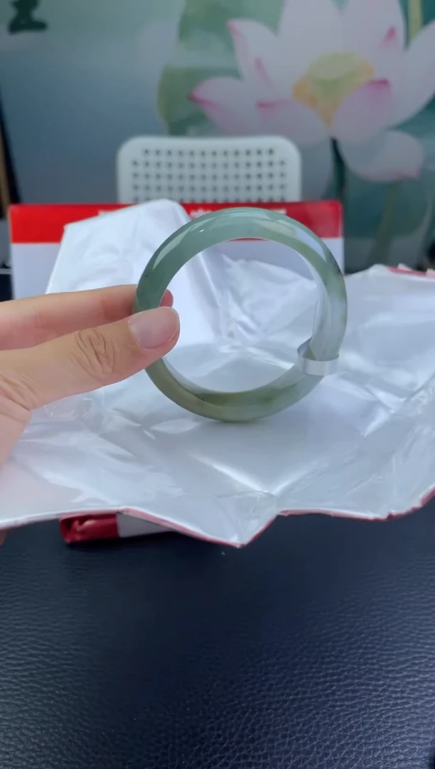 翡翠手镯未镶嵌4      微瑕55