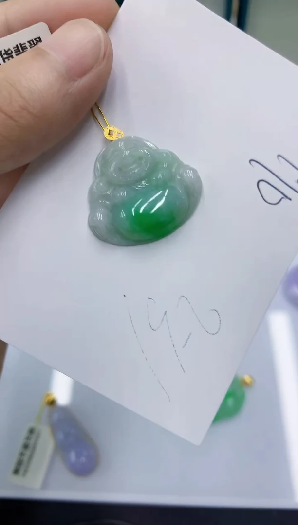 翡翠18K金镶嵌颈饰翡翠