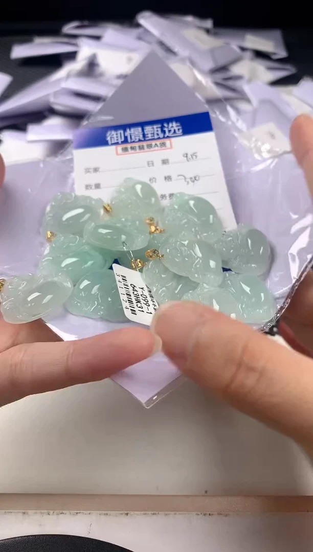 颈饰18K金镶嵌翡翠多样性发其一件37