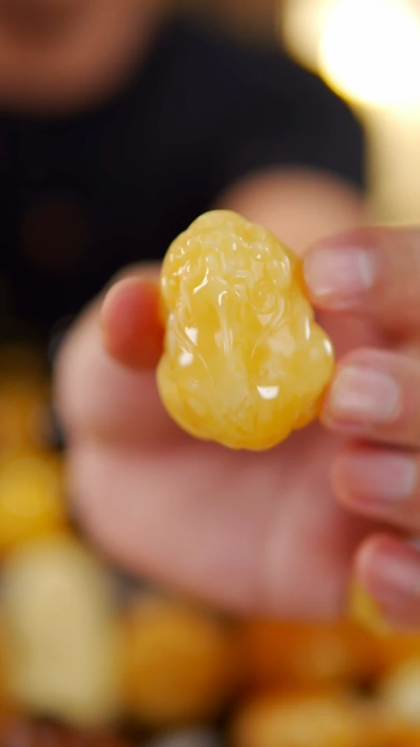 裸石琥珀未镶嵌27.9黄白haul貔貅