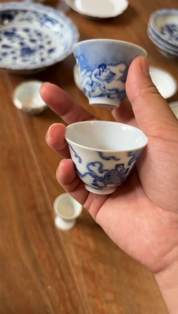 闪购青花上面的杯