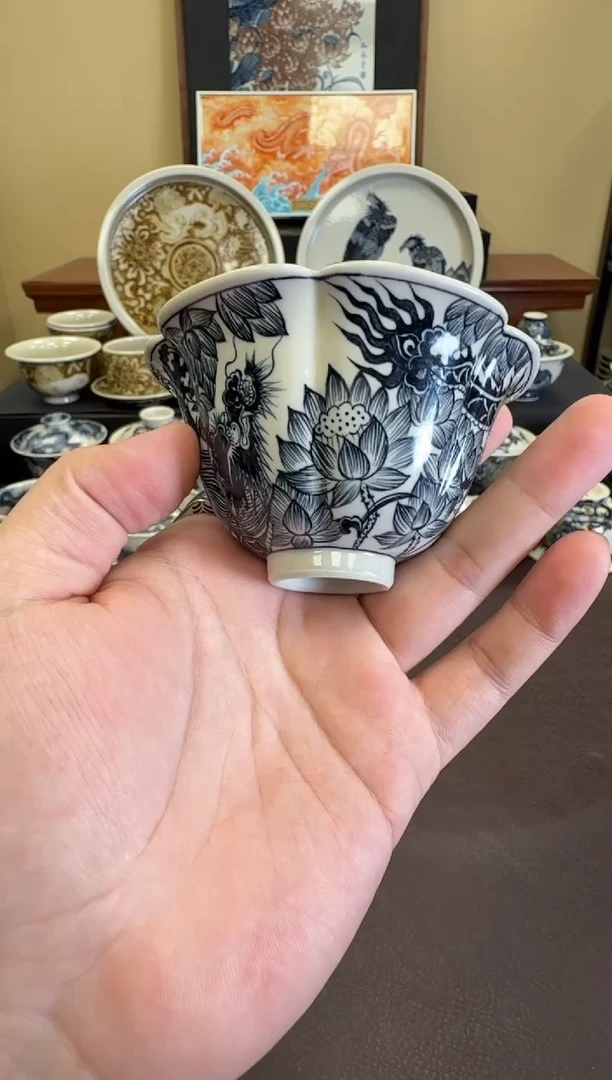 二号釉穿花龙花口盏