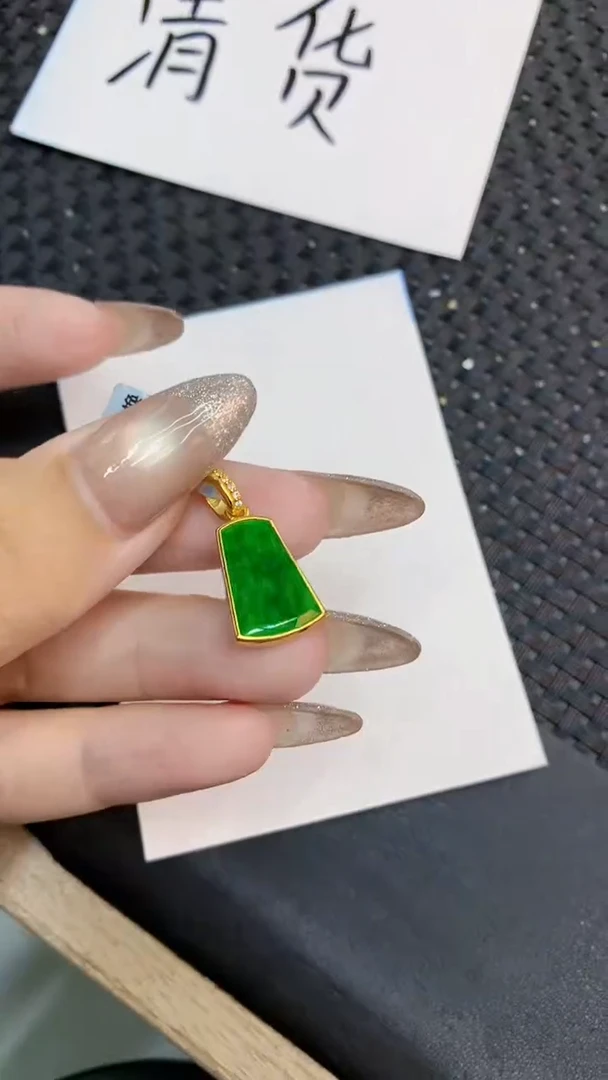 颈饰未镶嵌翡翠1