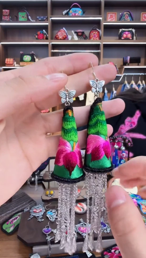 【闪购商品】织绣58蒙阿苏苗绣传承