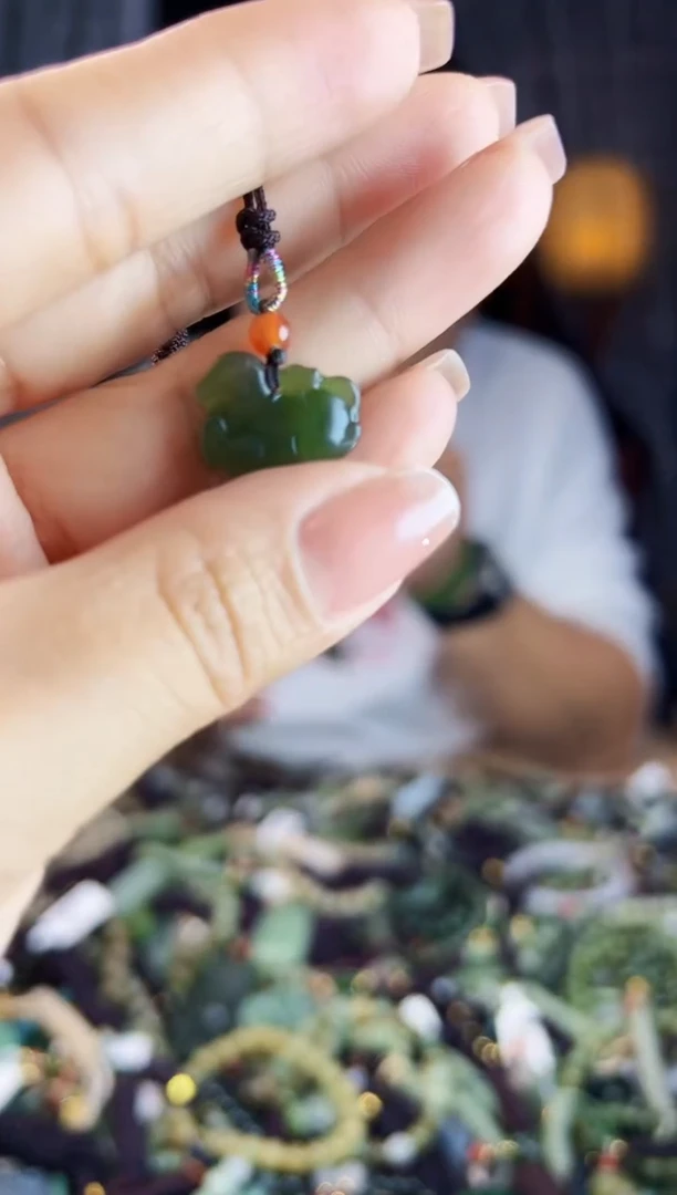 未镶嵌和田玉挂件1