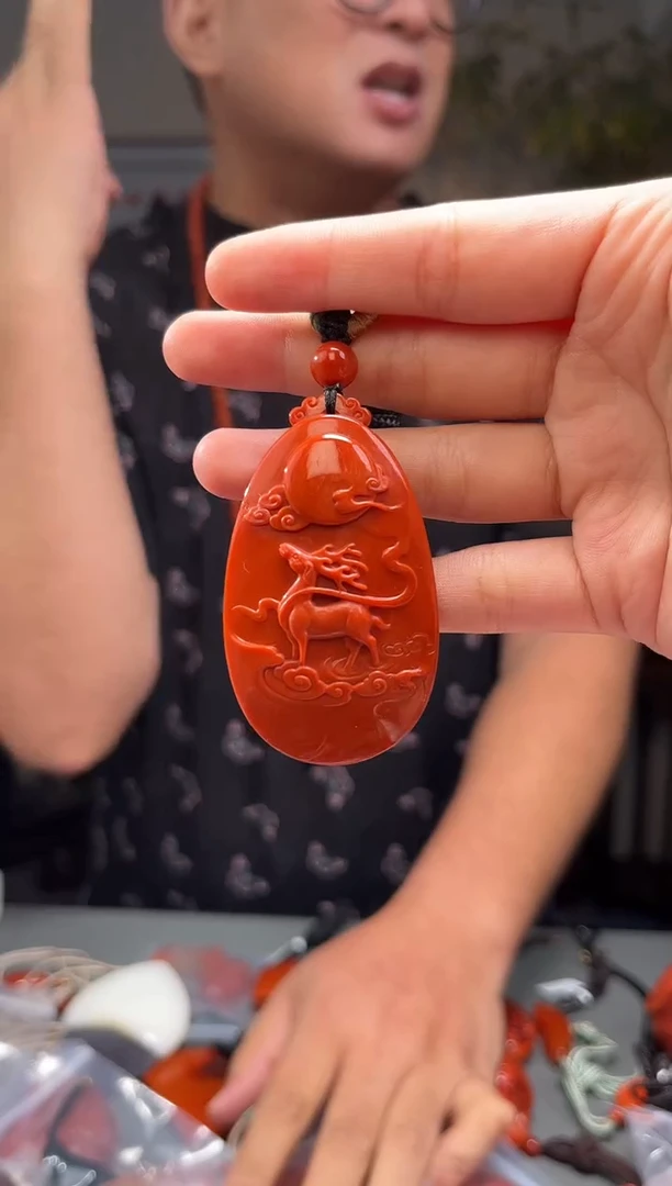 南红玛瑙未镶嵌颈饰吊坠