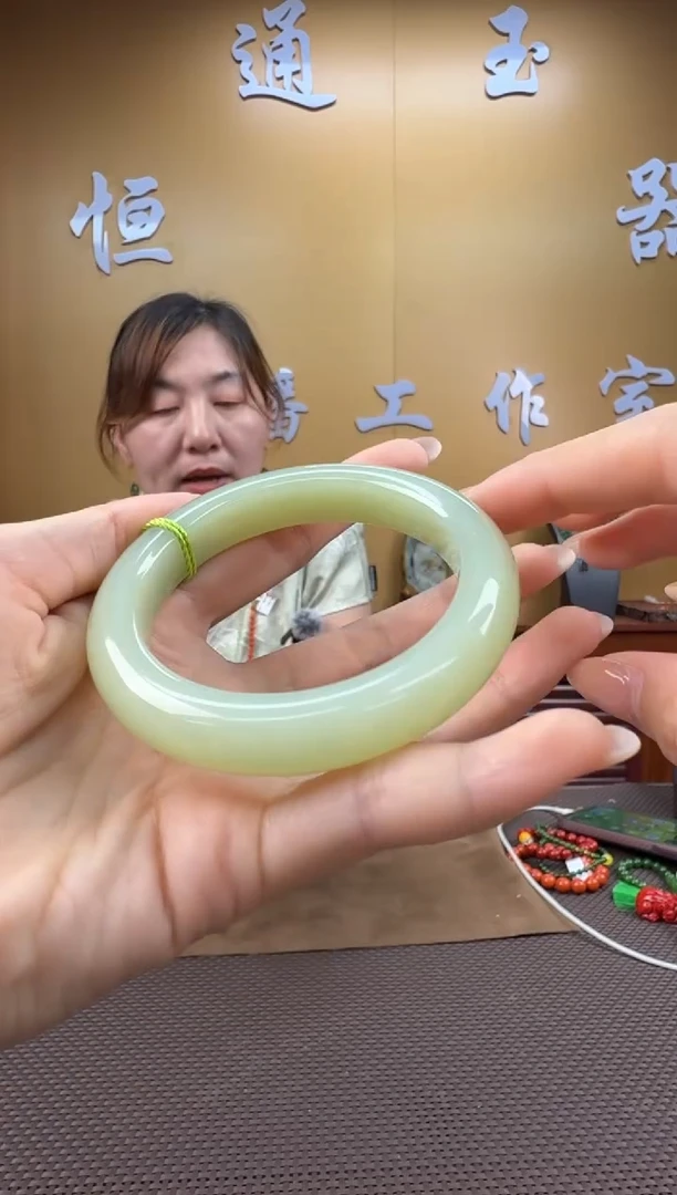 颈饰未镶嵌和田玉手镯571