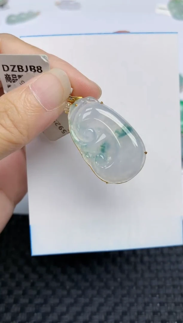 翡翠18K金镶嵌颈饰天然A货翡翠