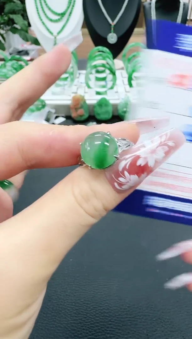 石英质玉（非洲翠）1未镶嵌P****丹/7647