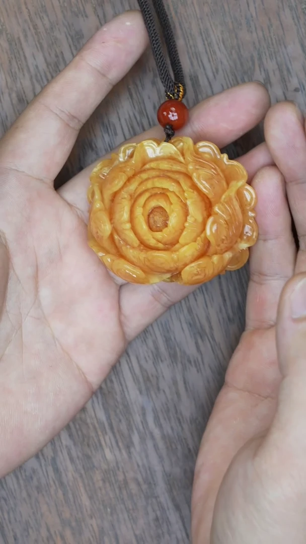 【闪购商品】琥珀裸石未镶嵌老蜡牡丹花吊坠