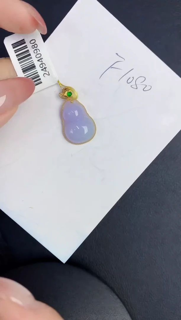 翡翠18K金镶嵌颈饰缅甸天然翡翠A货