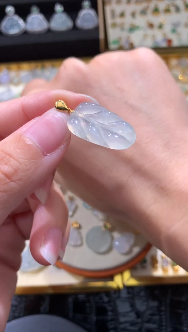 颈饰18K金镶嵌翡翠翡翠