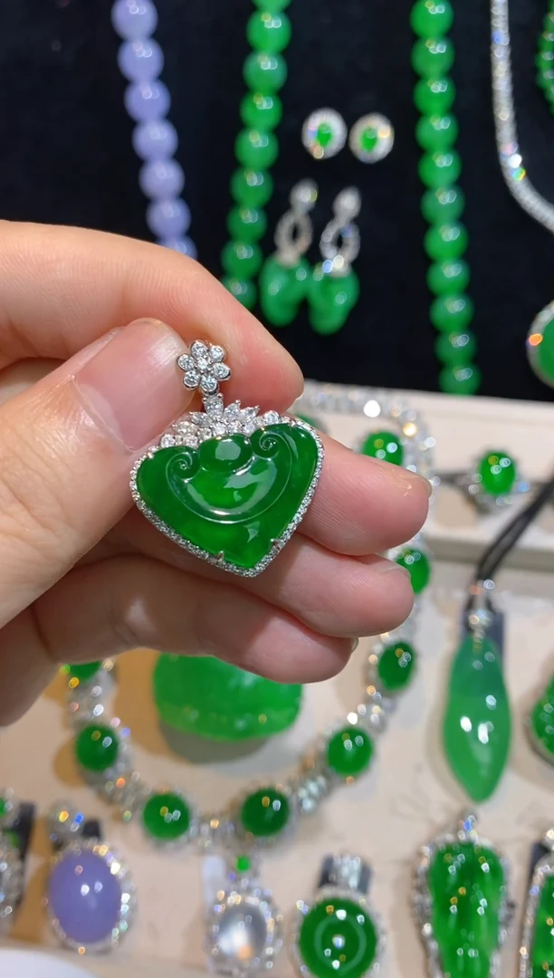 吊坠(赠链)18K金镶嵌翡翠翡翠吊坠