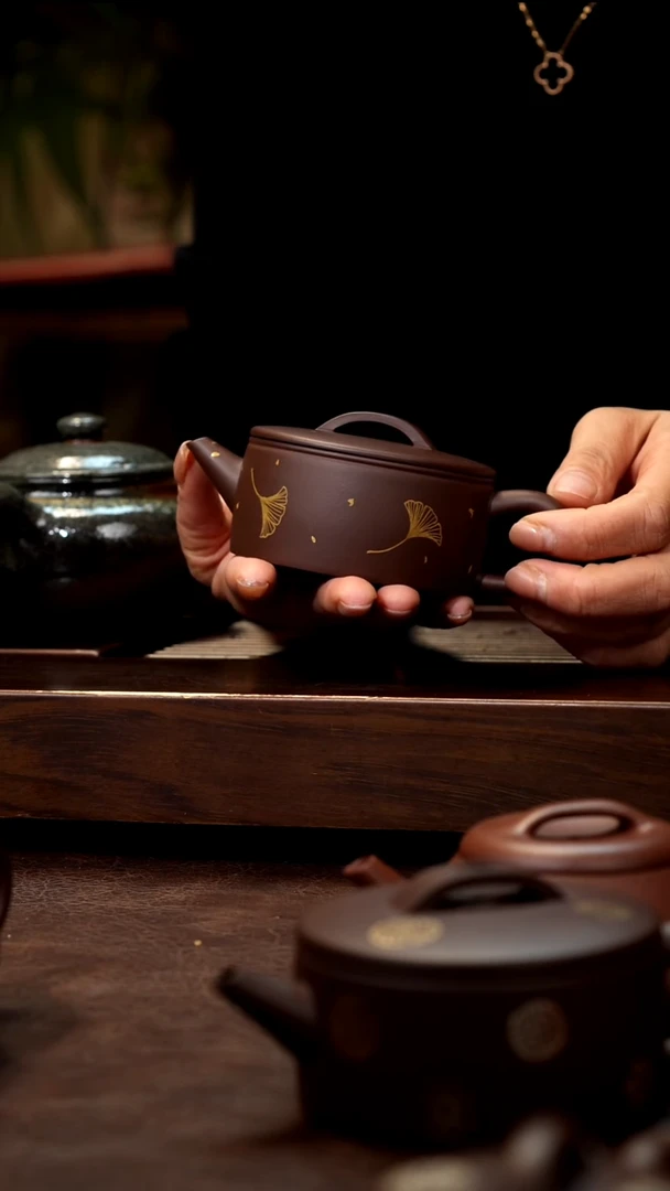 茶壶紫砂紫泥洒金汉瓦130cc左右