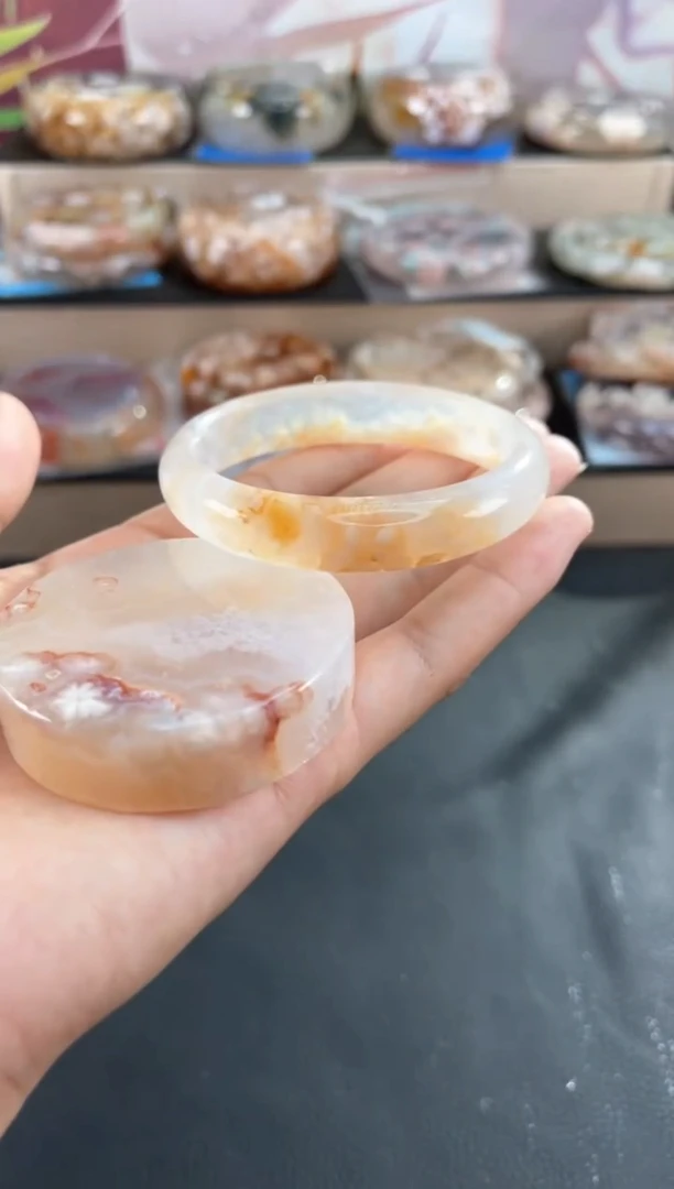 玛瑙/玉髓手镯未镶嵌54