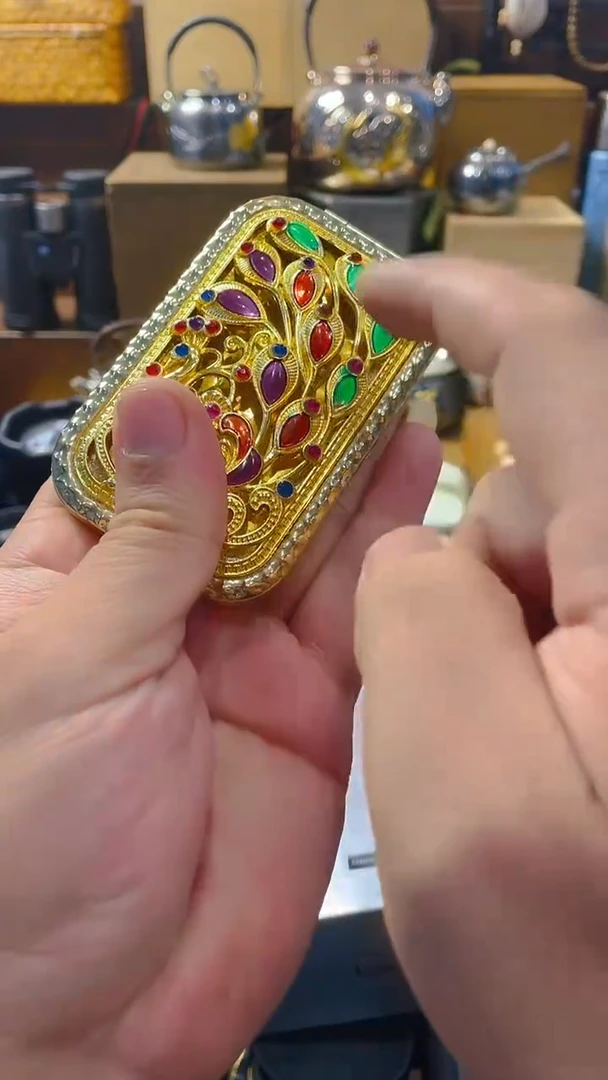 瓷片闪购商品 如图所示