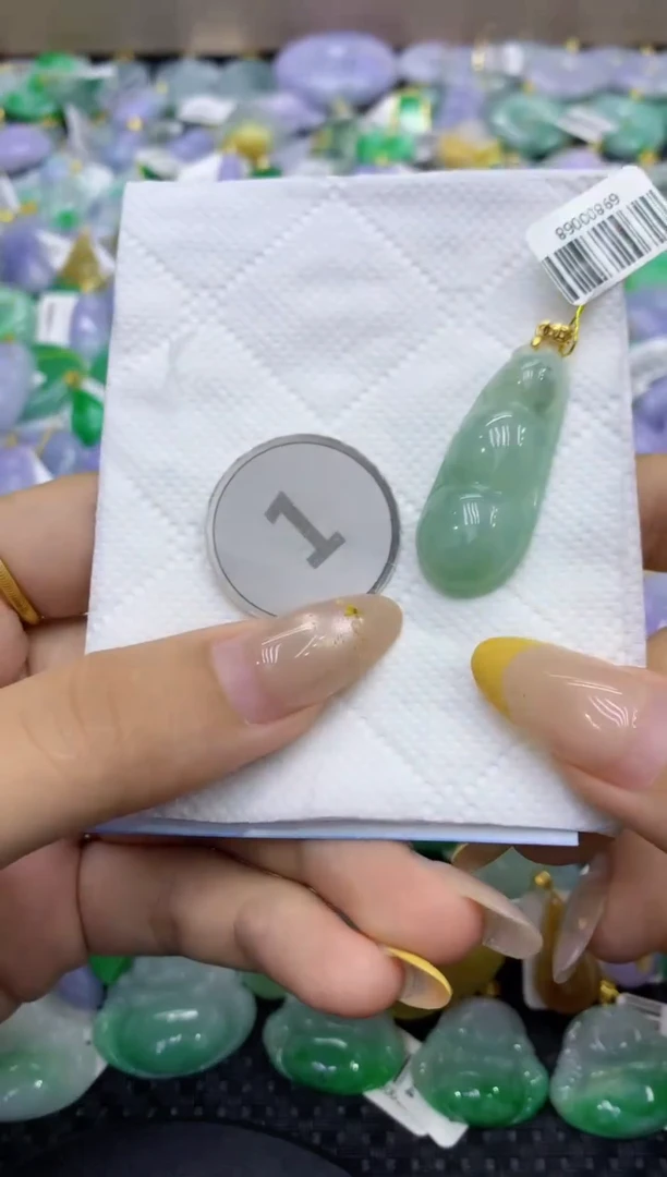 颈饰未镶嵌翡翠天然缅甸翡翠A货