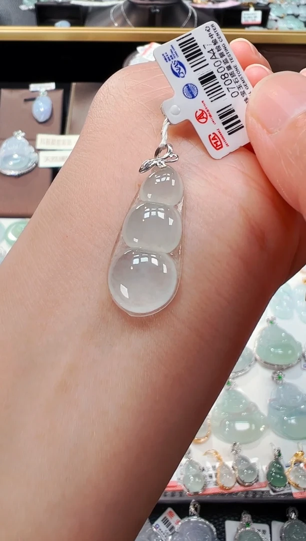 【闪购商品】翡翠吊坠(不含链)18K金镶嵌福豆吊坠A47