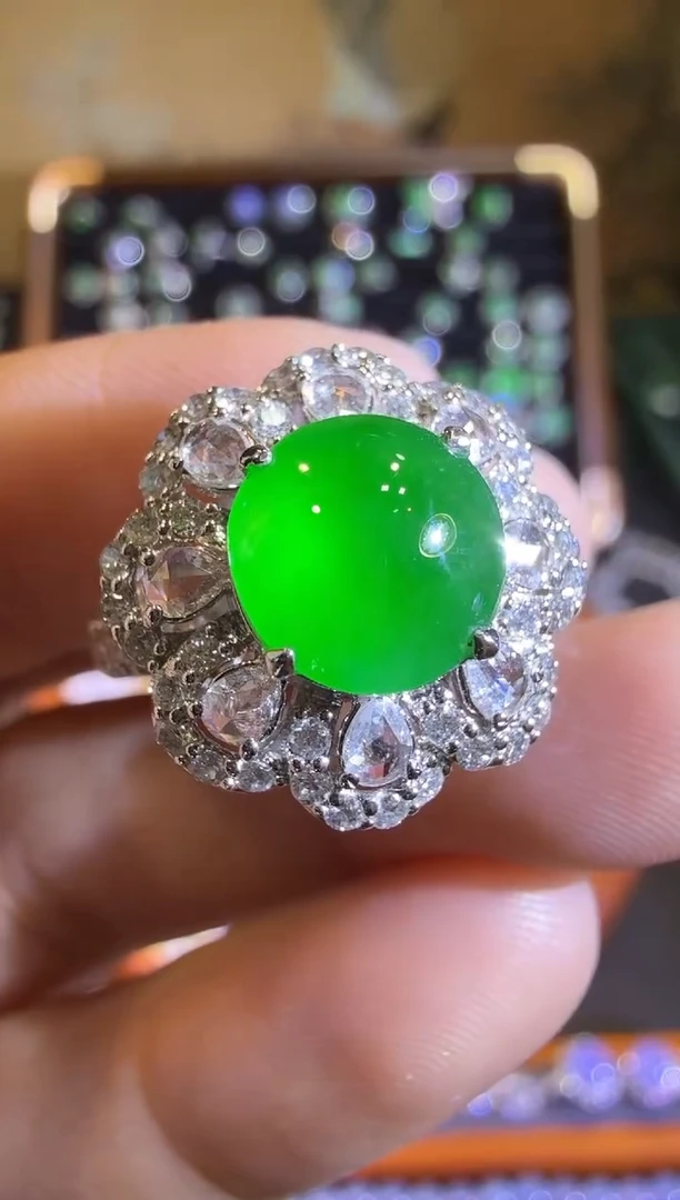 【闪购商品】翡翠戒指18K金镶嵌龙石种蛋面戒指