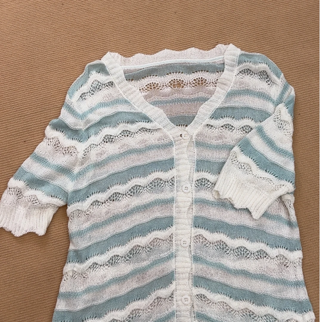 023条纹V领短袖镂空冰丝针织设计感小众上衣