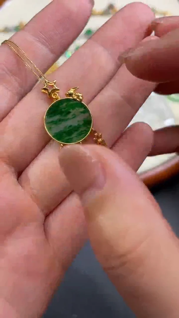 吊坠(赠链)18K金镶嵌翡翠7绿无事牌一套