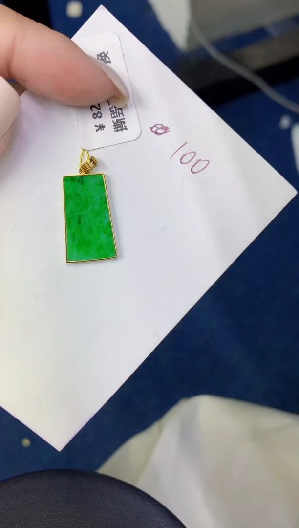 颈饰18K金镶嵌翡翠缅甸天然翡翠A货
