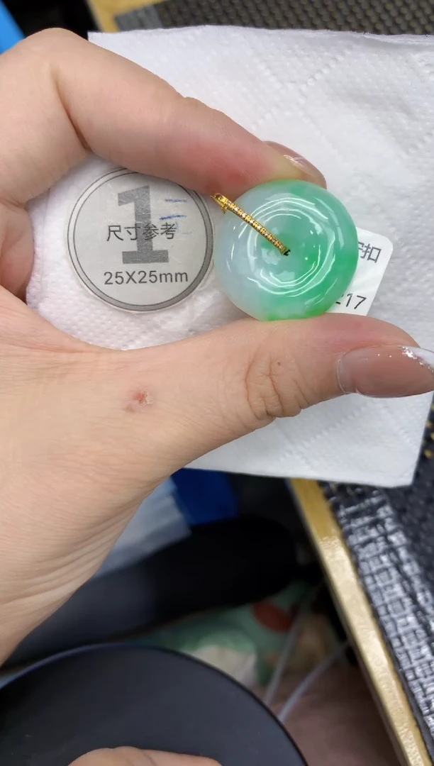 颈饰18K金镶嵌翡翠1111111111