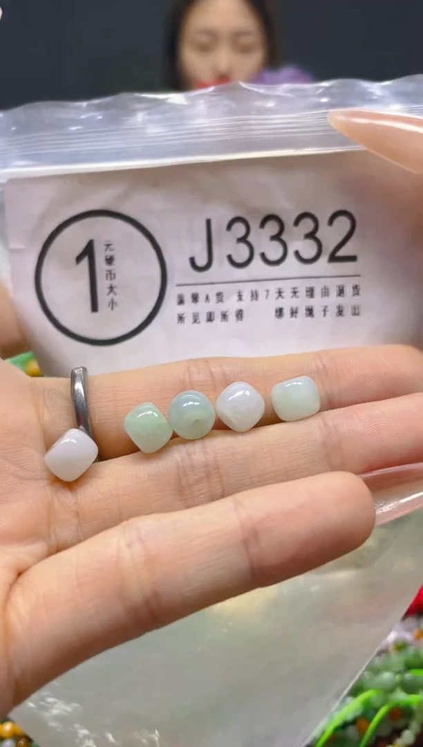 颈饰未镶嵌翡翠/J/翡翠A货，一件也是批发价