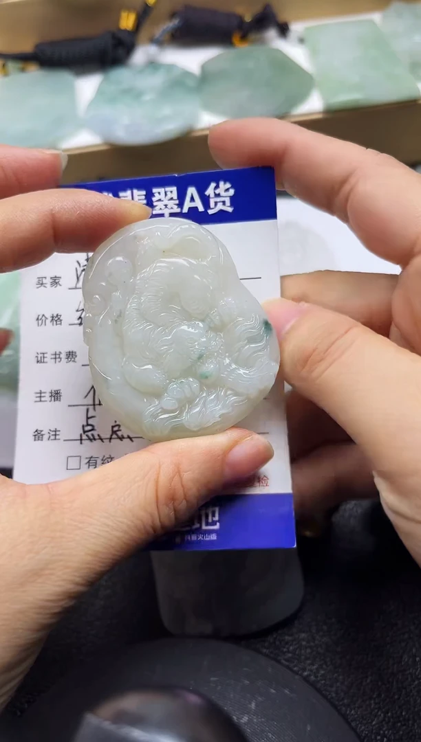 颈饰未镶嵌翡翠